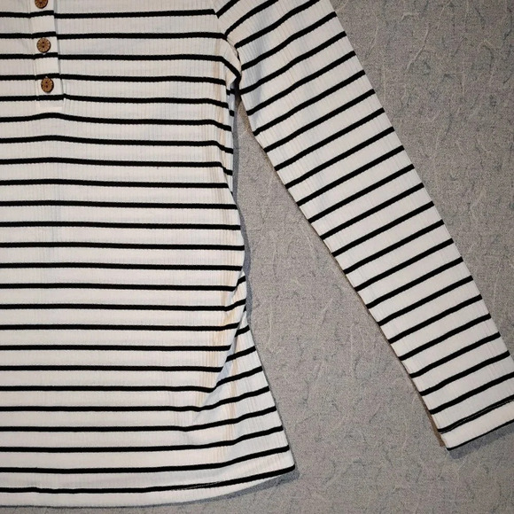 Shein NWOT White w/Blue Stripes Stretch Ribbed Sweater in Size M (US 6) - Picture 5 of 12
